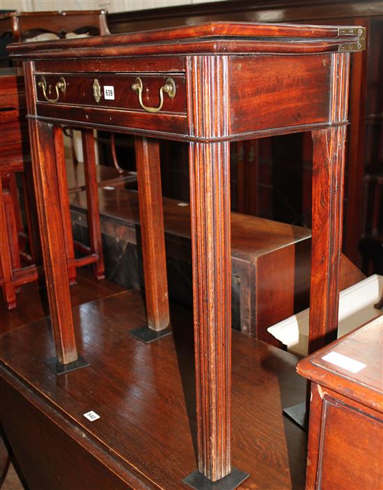 Mid 18th Century mahogany tea table with drawer